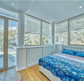 6 bedroom villa with pool and roof terrace, Sveti Stefan, sleeps 12